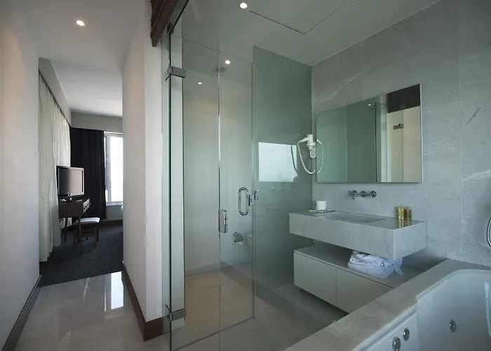 מלון The Marmara Pera 4*